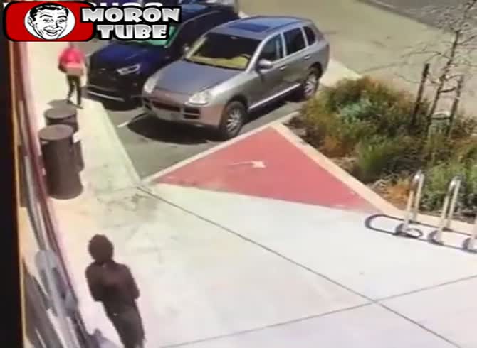 Video :Attack on a 72-year-old Asian woman by a wanton person (Warning - disturbing)